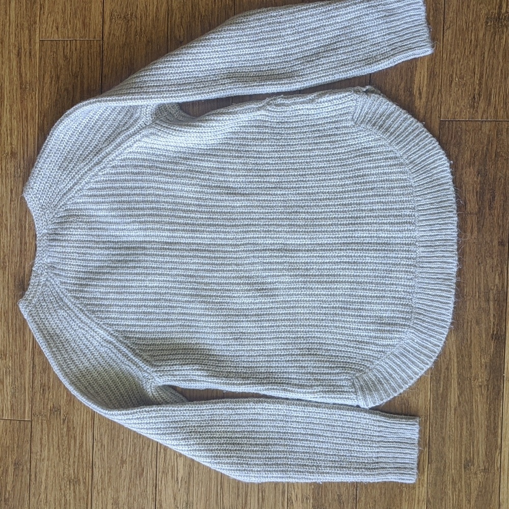 H&M Sweater - Picture 2 of 4